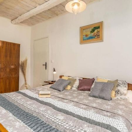 Casa Di Pietra Matelici Villa Divšići Eksteriør billede