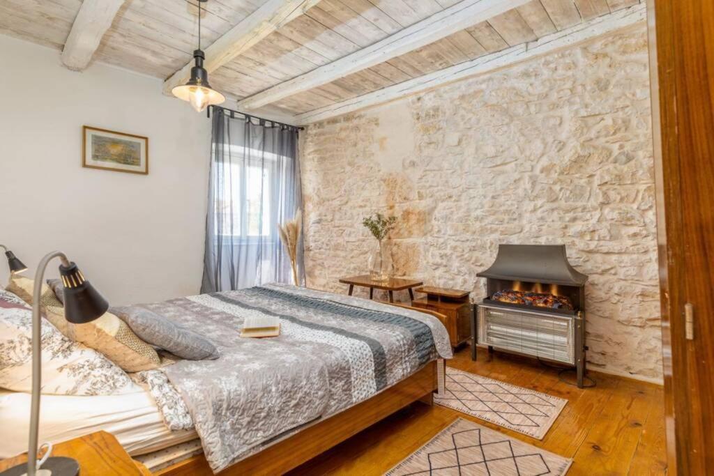 Casa Di Pietra Matelici Villa Divšići Eksteriør billede