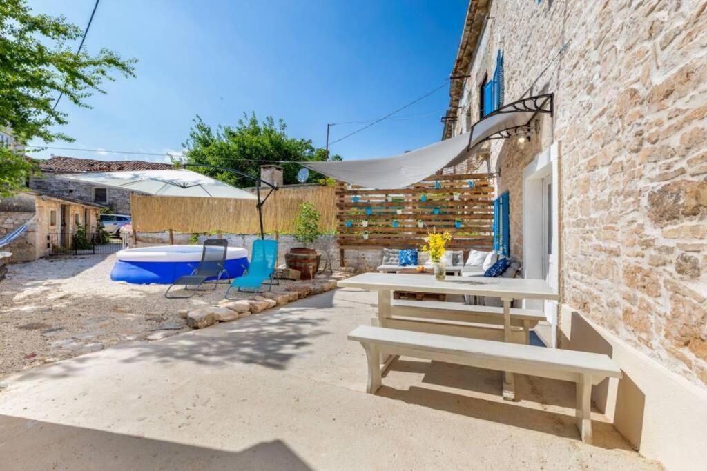 Casa Di Pietra Matelici Villa Divšići Eksteriør billede