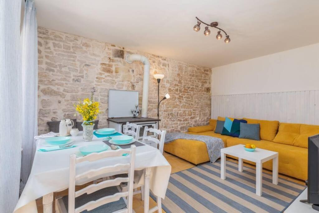 Casa Di Pietra Matelici Villa Divšići Eksteriør billede