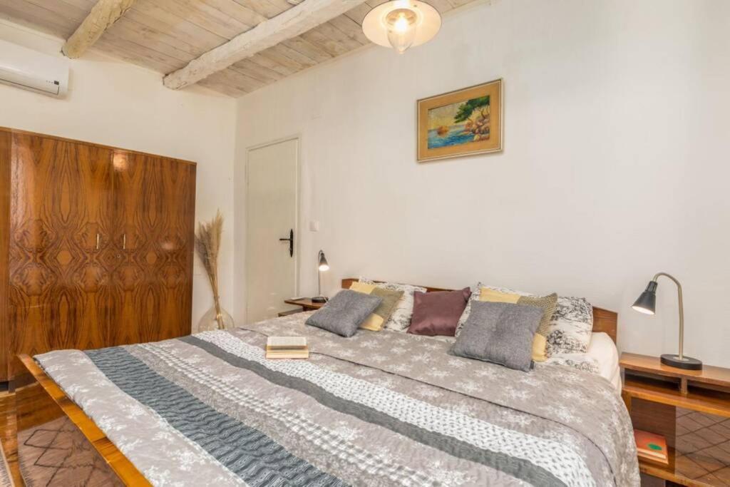 Casa Di Pietra Matelici Villa Divšići Eksteriør billede