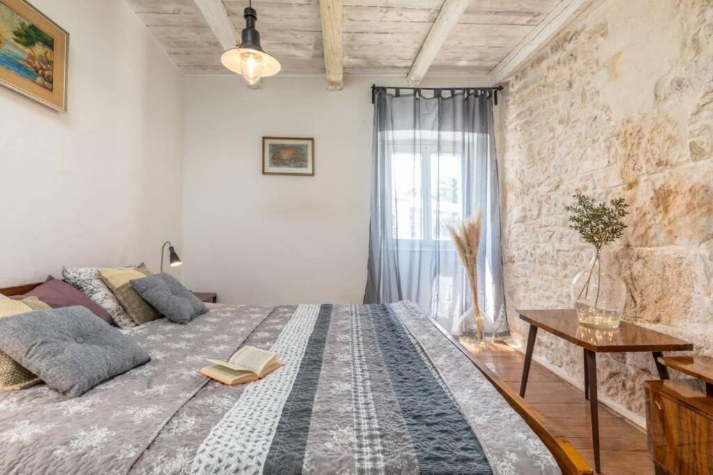 Casa Di Pietra Matelici Villa Divšići Eksteriør billede